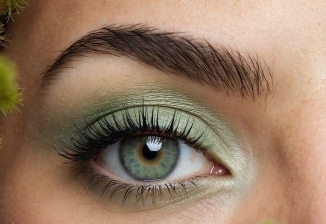 Soft pastel green eye makeup in the color of mossy meadow foliage